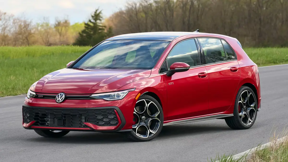 2025 VOLKSWAGEN Golf