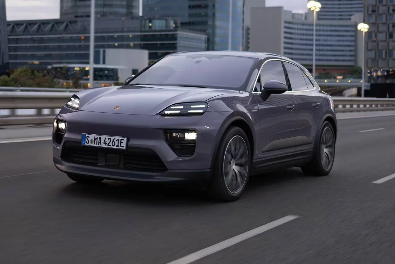 2025 PORSCHE Macan